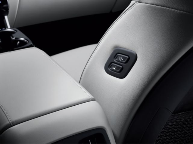 Zařízení pro usnadnění nasedání ve zcela novém kompaktním SUV Hyundai TUCSON Plug-in Hybrid umožňující snadné nasednutí a pohodlí.